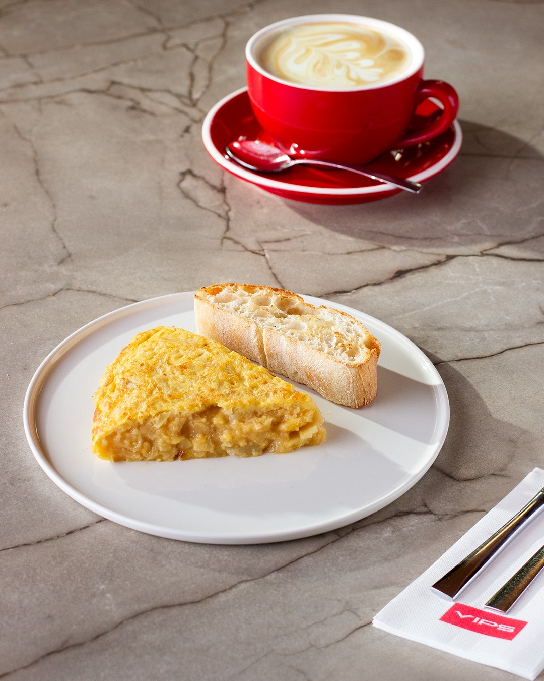 VIPS — Tortilla de patata con café con leche